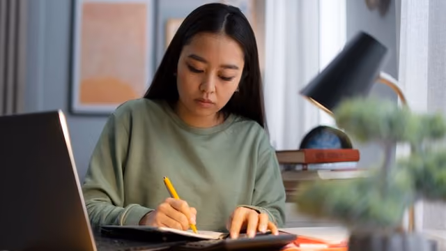 Cara Mengelola Keuangan Gaji UMR agar Tetap Stabil Setiap Bulan