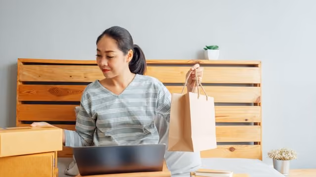 Paylater dan Pinjaman: Apakah Paylater Sama dengan Pinjol?