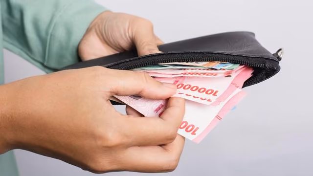 Pinjaman Karyawan Tetap: Solusi Dana Cepat dan Mudah untuk Kebutuhan Finansial