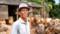 Gambar untuk Mengolah Kayu, Menjaga Penghidupan: Kisah Bahrudin Bersama Adapundi