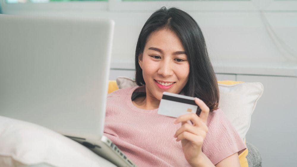 Pahami Kekurangan Kartu Kredit dan Gunakan dengan Bijak